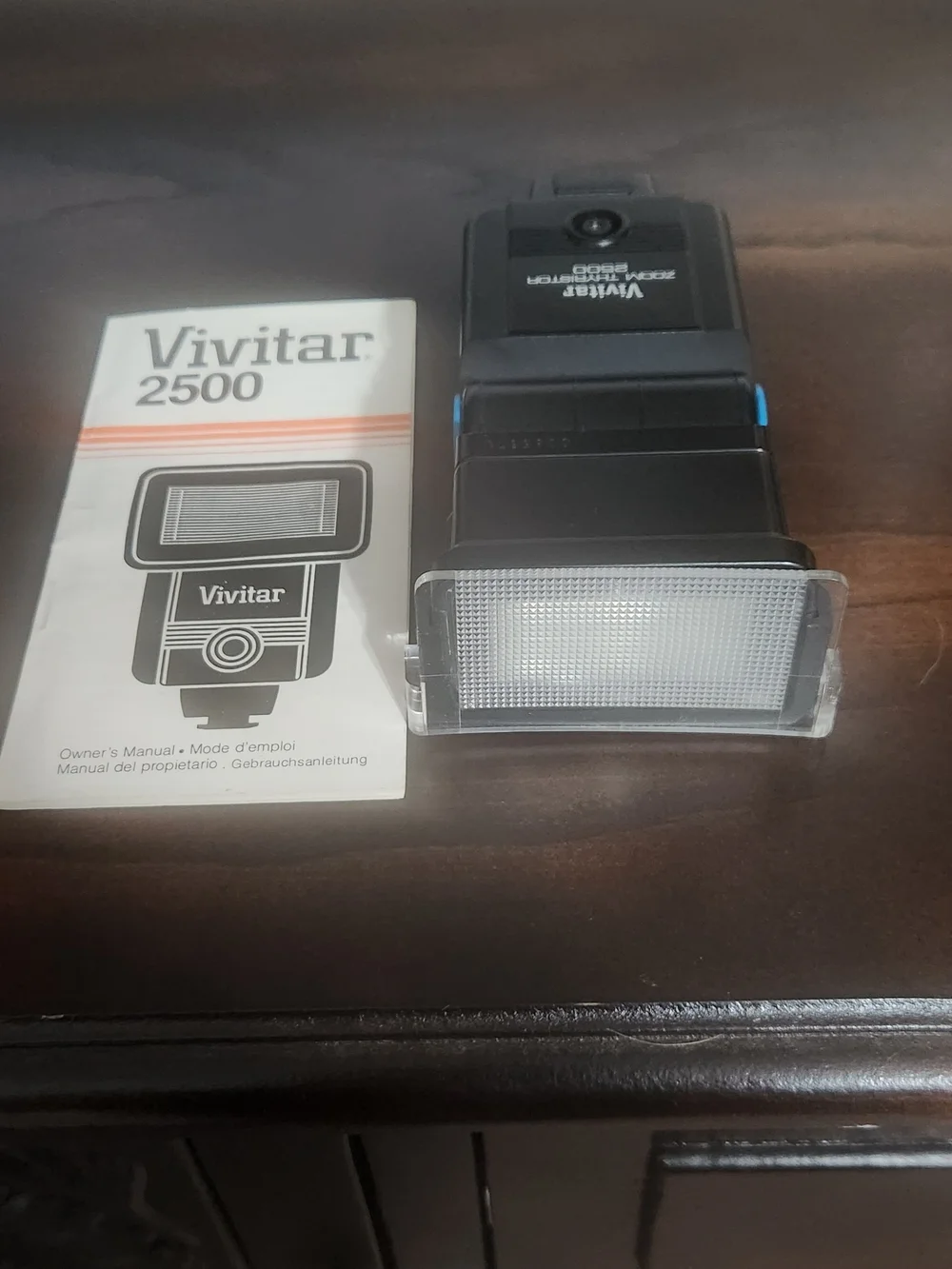 Vintage Vivitar Zoom Thyristor 2500 Flash - Black
